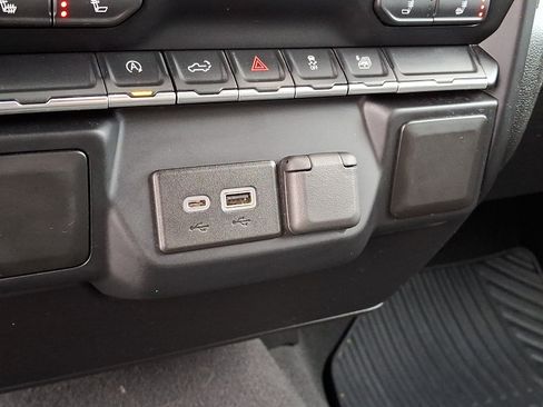 Used 2021 Chevrolet Silverado 1500 LT AWD/4WD image 26