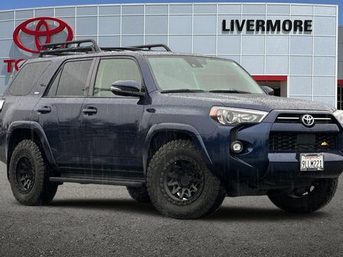 Used 2022 Toyota 4Runner SR5 Premium w/ Moonroof Package image 2