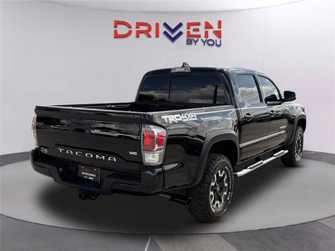 Used 2023 Toyota Tacoma TRD Off-Road w/ Advanced Technology Package AWD/4WD image 4