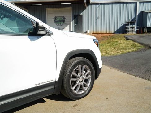 Used 2024 GMC Terrain SLT image 16