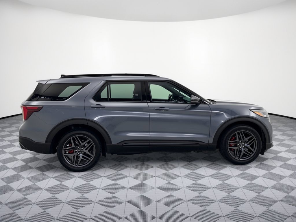 Used 2025 Ford Explorer ST AWD/4WD image 8