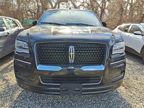 Used 2023 Lincoln Navigator Reserve image 2