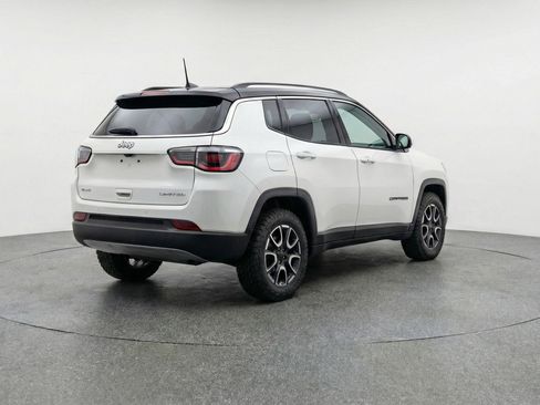 Used 2025 Jeep Compass Trailhawk image 9