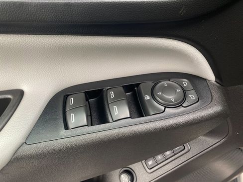 Used 2018 Chevrolet Equinox Premier image 29