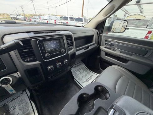 Used 2018 RAM 3500 Tradesman w/ Chrome Appearance Group RWD image 17
