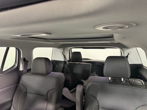 Used 2023 GMC Acadia SLE w/ Driver Convenience Package image 5