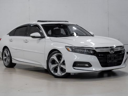 Used 2018 Honda Accord Touring image 8