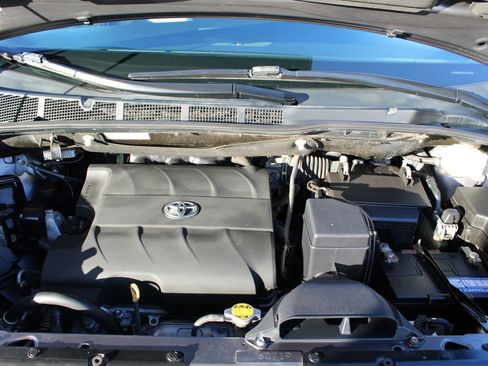 Used 2015 Toyota Sienna XLE w/ XLE Navigation Package FWD image 40