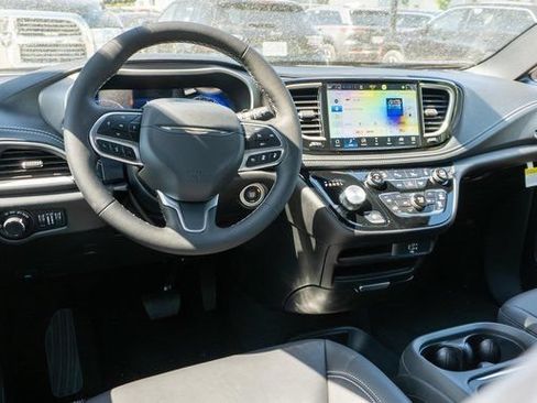 New 2027 Chrysler Pacifica Select FWD image 11