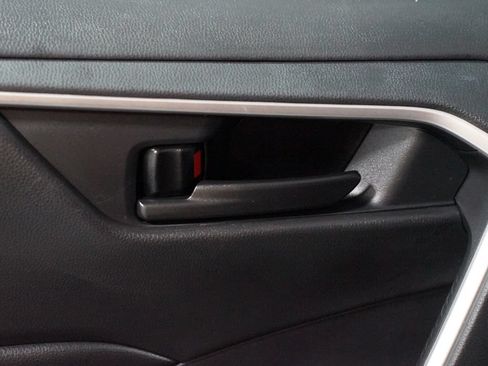 Certified 2020 Toyota RAV4 LE FWD image 29