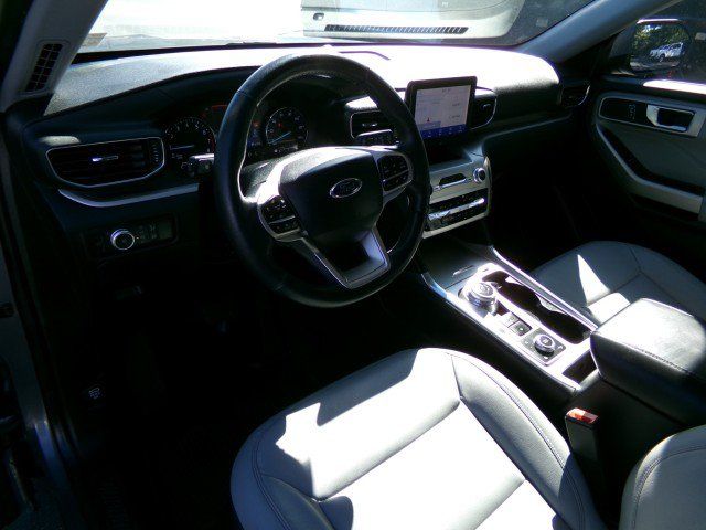 Used 2021 Ford Explorer XLT w/ Equipment Group 202A AWD/4WD image 14
