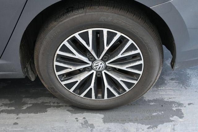 Used 2019 Volkswagen Jetta SE w/ Cold Weather Package FWD image 11