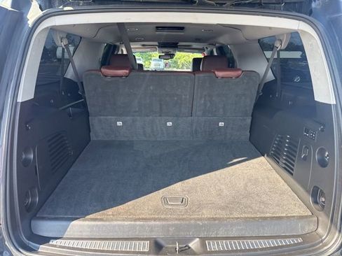 Used 2019 Chevrolet Suburban Premier w/ Premier Plus Edition AWD/4WD image 8