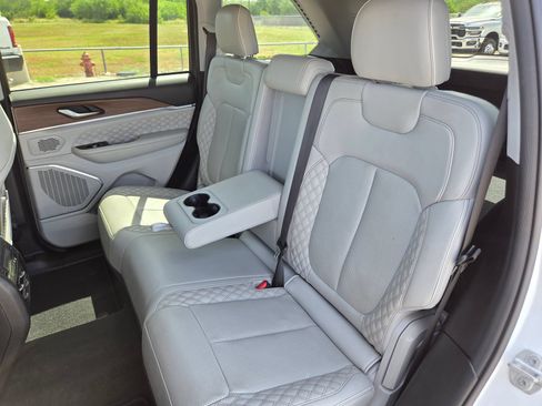 Used 2022 Jeep Grand Cherokee Summit RWD image 25