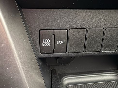 Used 2017 Toyota RAV4 XLE w/ Premium Special Value Package FWD image 18
