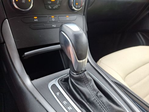 Used 2018 Ford Edge SE AWD/4WD image 15