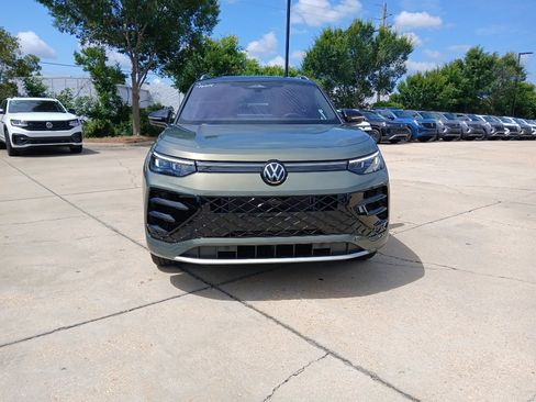 New 2026 Volkswagen Tiguan SEL R-Line AWD/4WD image 2