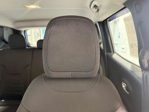 Used 2020 Jeep Renegade Latitude w/ Cold Weather Group AWD/4WD image 22