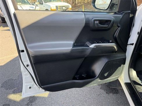 Used 2016 Toyota Tacoma SR5 image 13