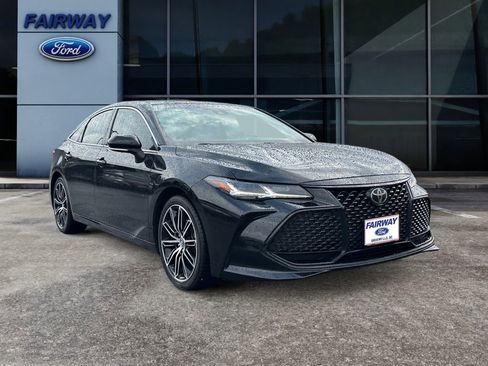 Used 2019 Toyota Avalon Touring w/ Advanced Safety Package image 2