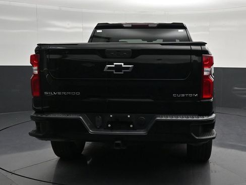 Used 2022 Chevrolet Silverado 1500 Custom w/ Safety Confidence Package RWD image 2