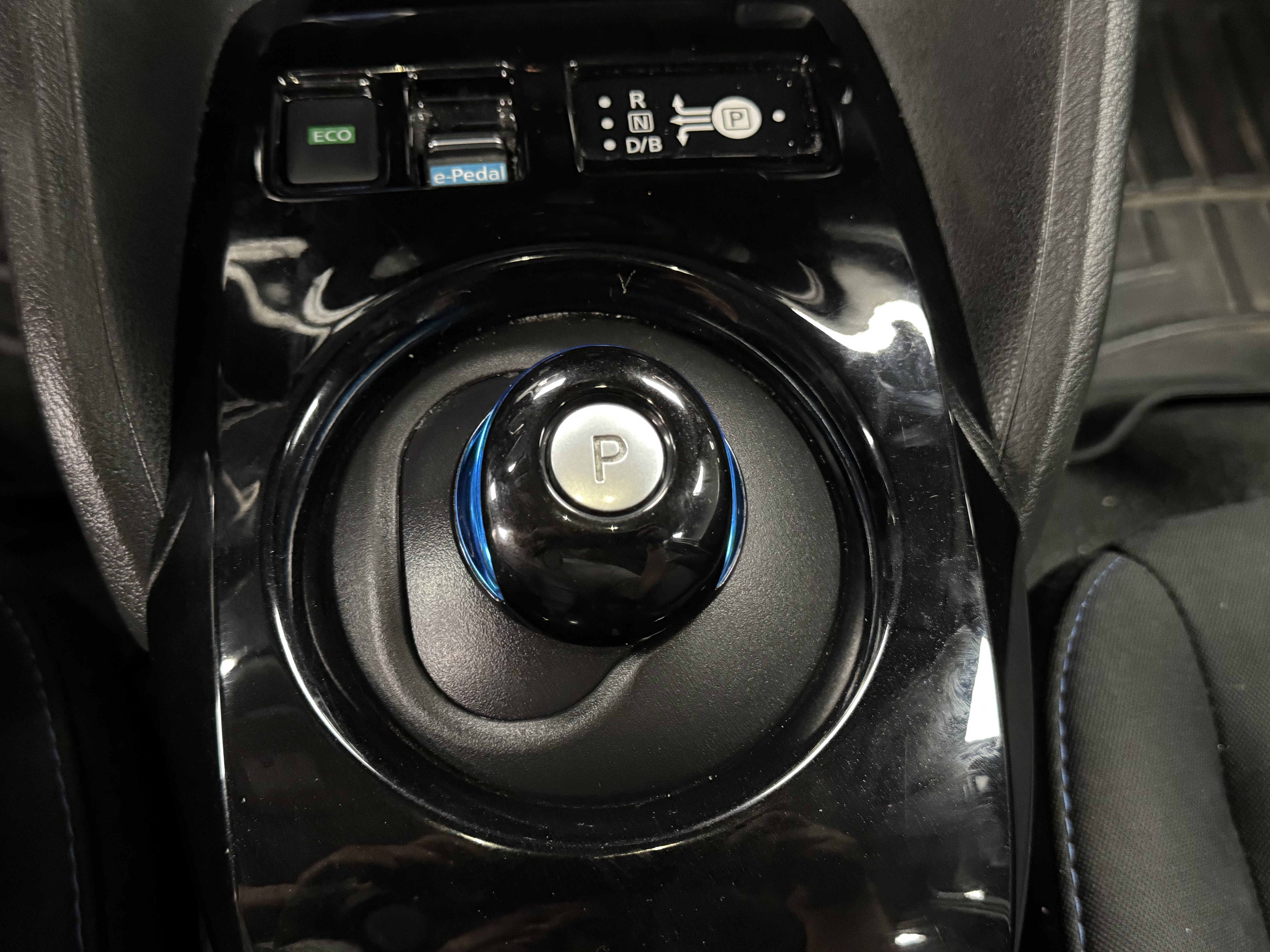 Used 2018 Nissan Leaf SV w/ SV Technology Package FWD image 15