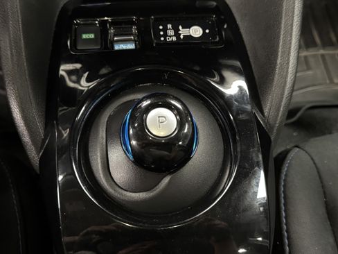 Used 2018 Nissan Leaf SV w/ SV Technology Package FWD image 15