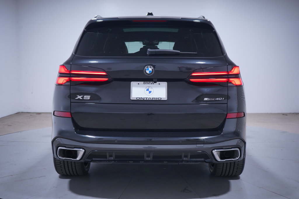 Used 2024 BMW X5 sDrive40i w/ M Sport Package RWD image 5