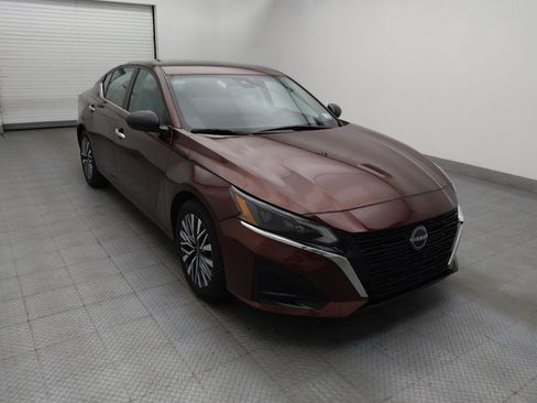 Used 2024 Nissan Altima 2.5 SV FWD image 13