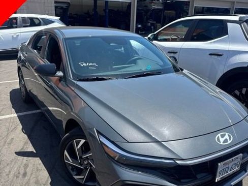 Certified 2025 Hyundai Elantra SEL FWD image 2