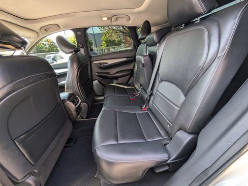 Used 2019 INFINITI QX50 Luxe w/ Navigation Package FWD image 17
