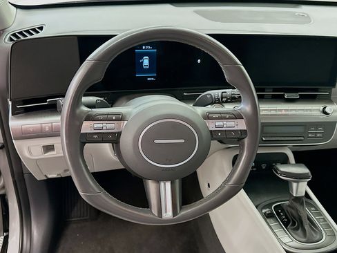 Used 2025 Hyundai Kona SEL image 18