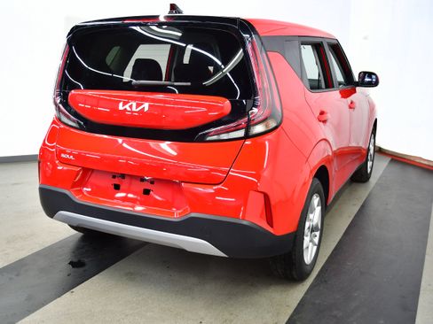 Used 2025 Kia Soul LX w/ LX Technology Package image 7