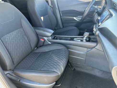 Used 2023 Nissan Kicks SV image 10