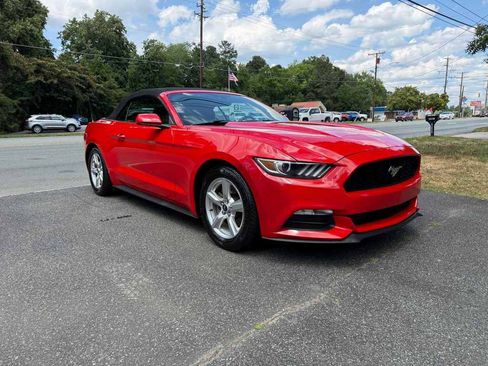 Used 2015 Ford Mustang Convertible RWD image 3