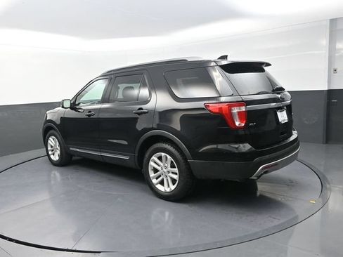 Used 2017 Ford Explorer XLT w/ Equipment Group 201A FWD image 8