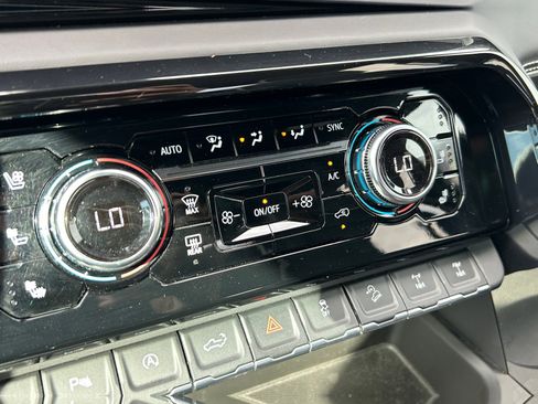 Used 2023 GMC Sierra 1500 AT4X image 18