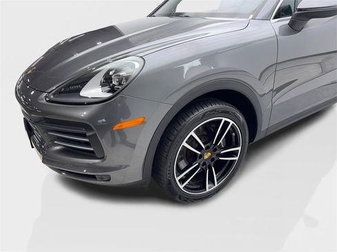 Used 2022 Porsche Cayenne image 16