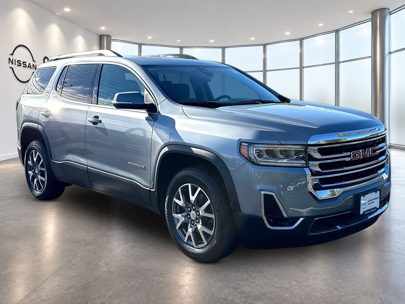 Used 2023 GMC Acadia SLT w/ Preferred Package AWD/4WD image 3