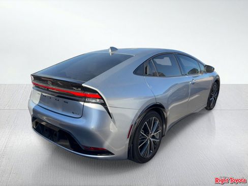 Used 2024 Toyota Prius XLE image 4