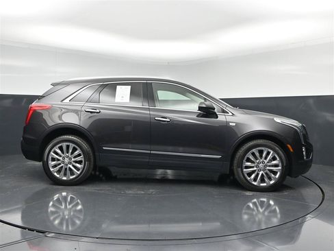 Used 2017 Cadillac XT5 Premium Luxury AWD/4WD image 4