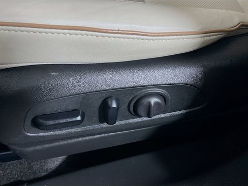 Used 2024 Buick Encore GX Avenir w/ Avenir Convenience Package FWD image 17