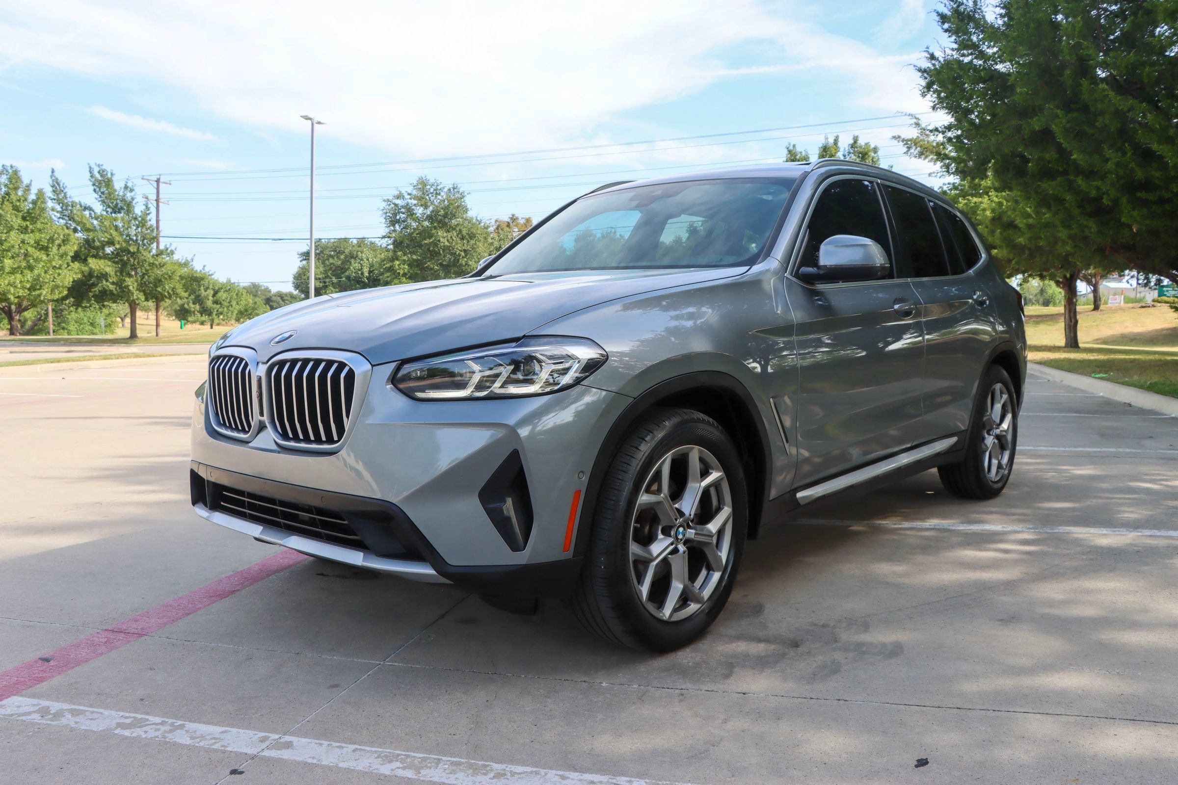 Used 2023 BMW X3 xDrive30i w/ Premium Package AWD/4WD image 3