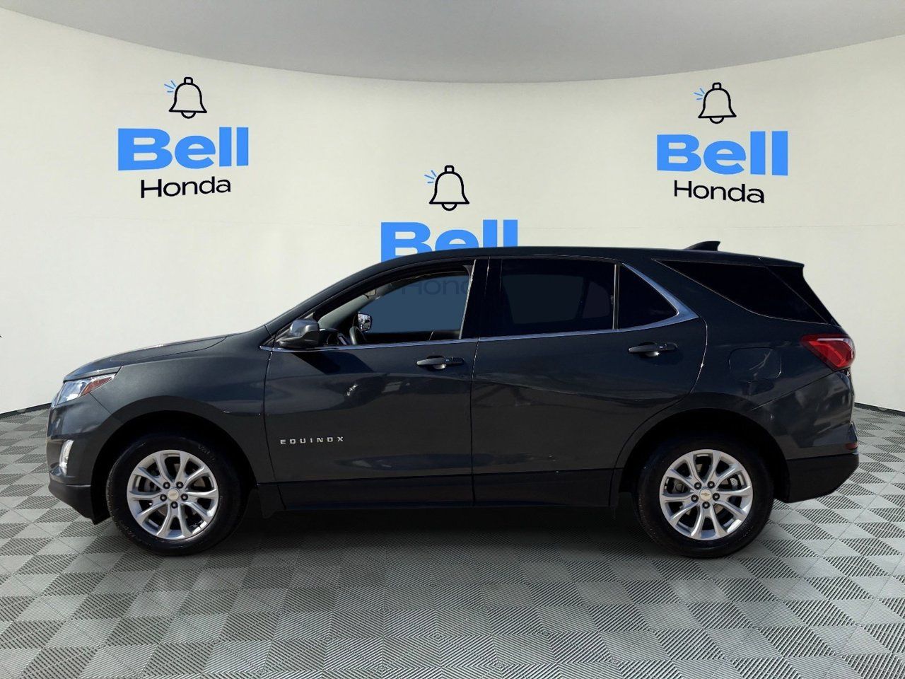 Used 2019 Chevrolet Equinox LT FWD image 2
