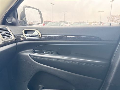 Used 2012 Jeep Grand Cherokee Laredo w/ Laredo E Group image 21