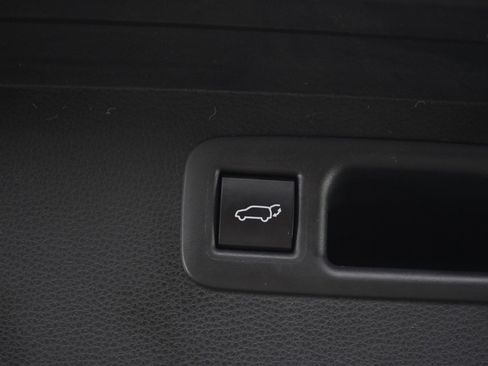 Used 2023 Toyota Highlander XLE image 19