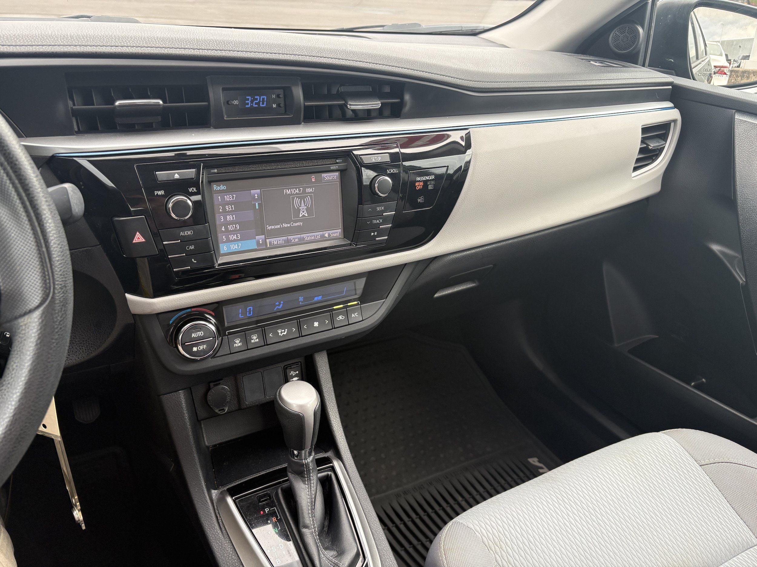 Used 2016 Toyota Corolla FWD image 9
