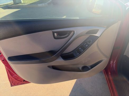 Used 2014 Hyundai Elantra SE w/ Option Group 02 image 13