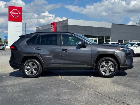 Used 2024 Toyota RAV4 XLE w/ Convenience Package FWD image 2