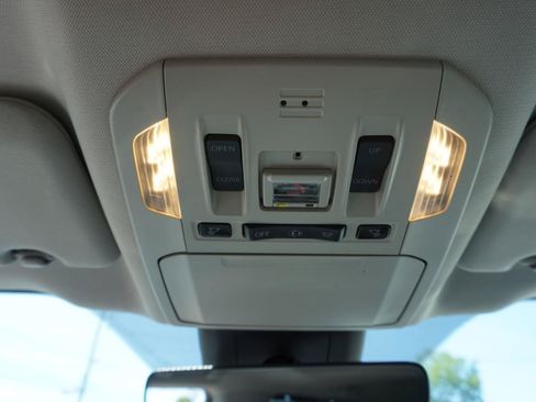 Used 2021 Toyota Highlander XLE AWD/4WD image 33